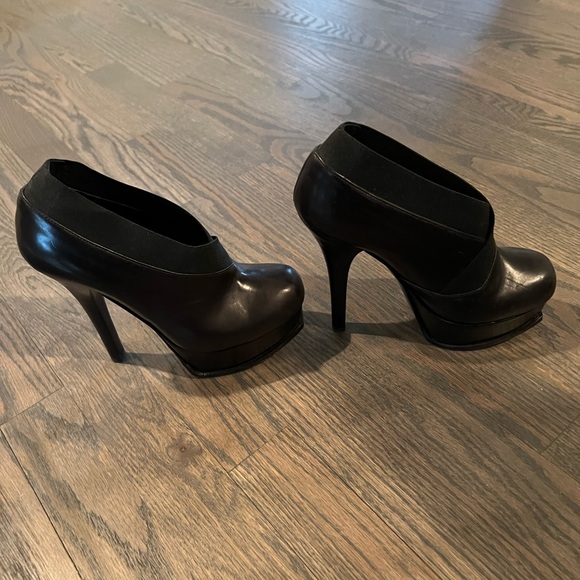 Black Fendi Platform Ankle Bootie - Rarely Worn! - Picture 7 of 9